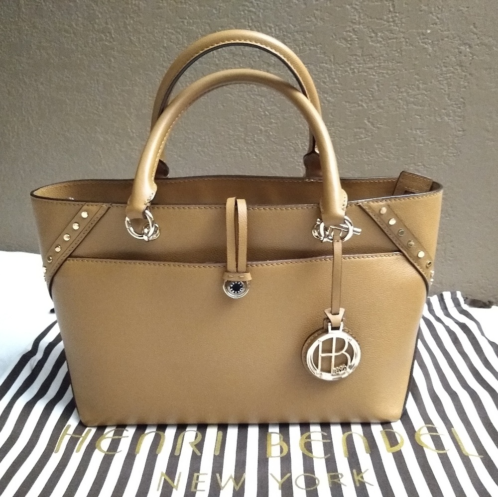 Henri Bendel Atrium NWOT